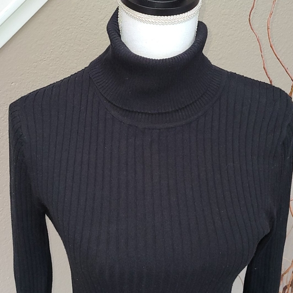 Old Navy turtleneck - Picture 2 of 5